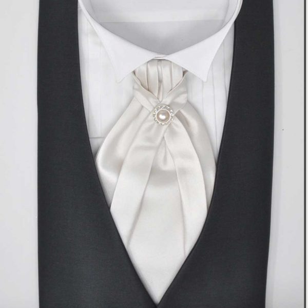 Tuxedo white accessories